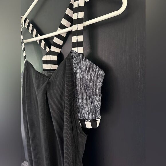 Lululemon Restless Run Tank Top Black White Stripe Built in Bra Sinch Waist Sz 6 - Picture 2 of 11